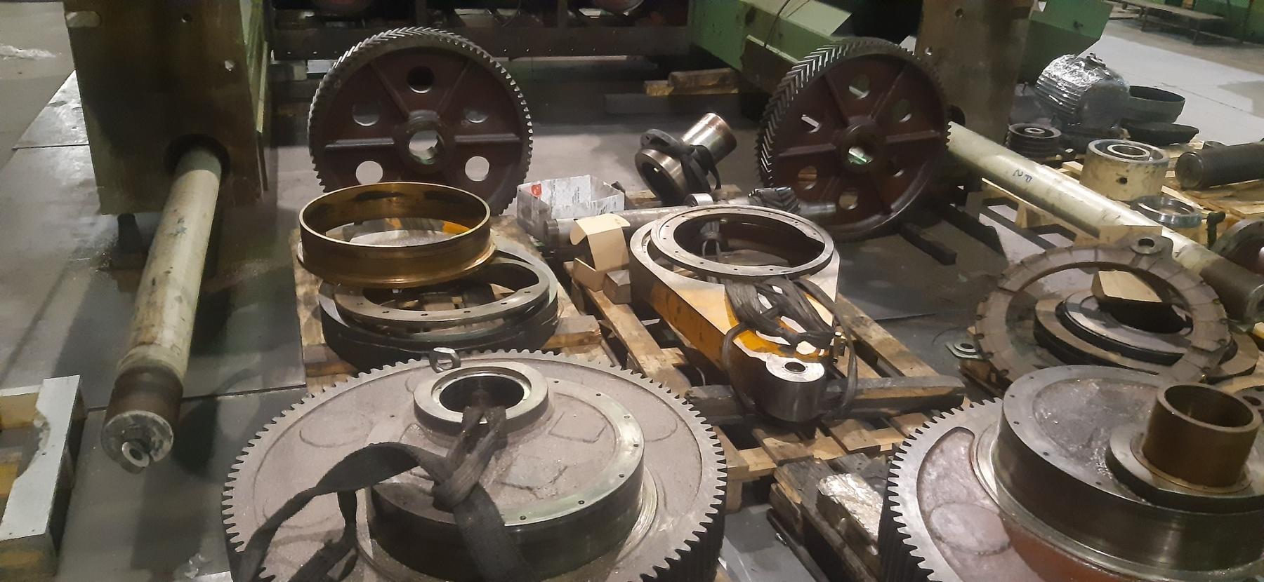 Parts for Radaelli double column press desmontadas para reparación